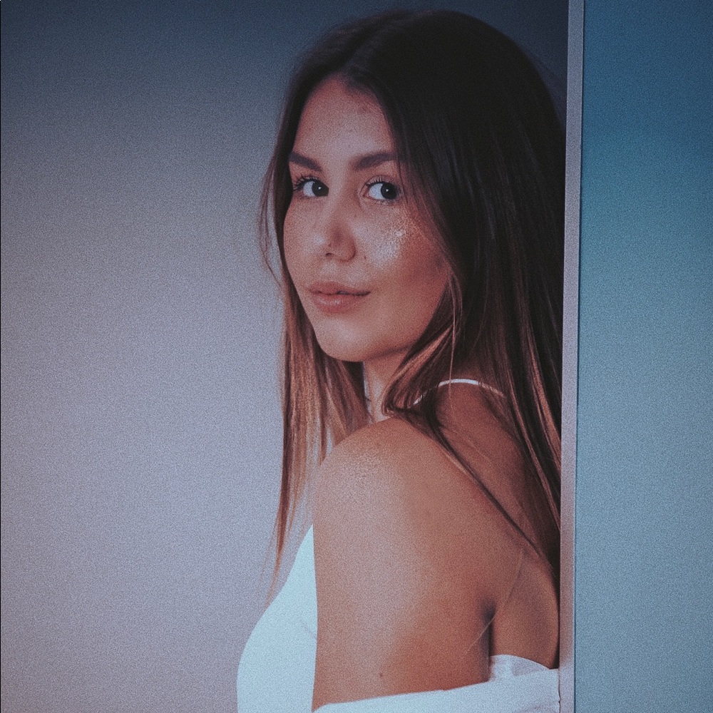 Meet your Posher, Estella